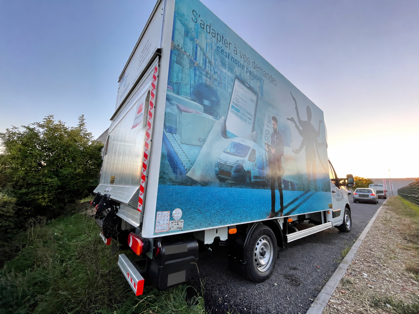 Camion aux couleurs OC LOGISTIQUE